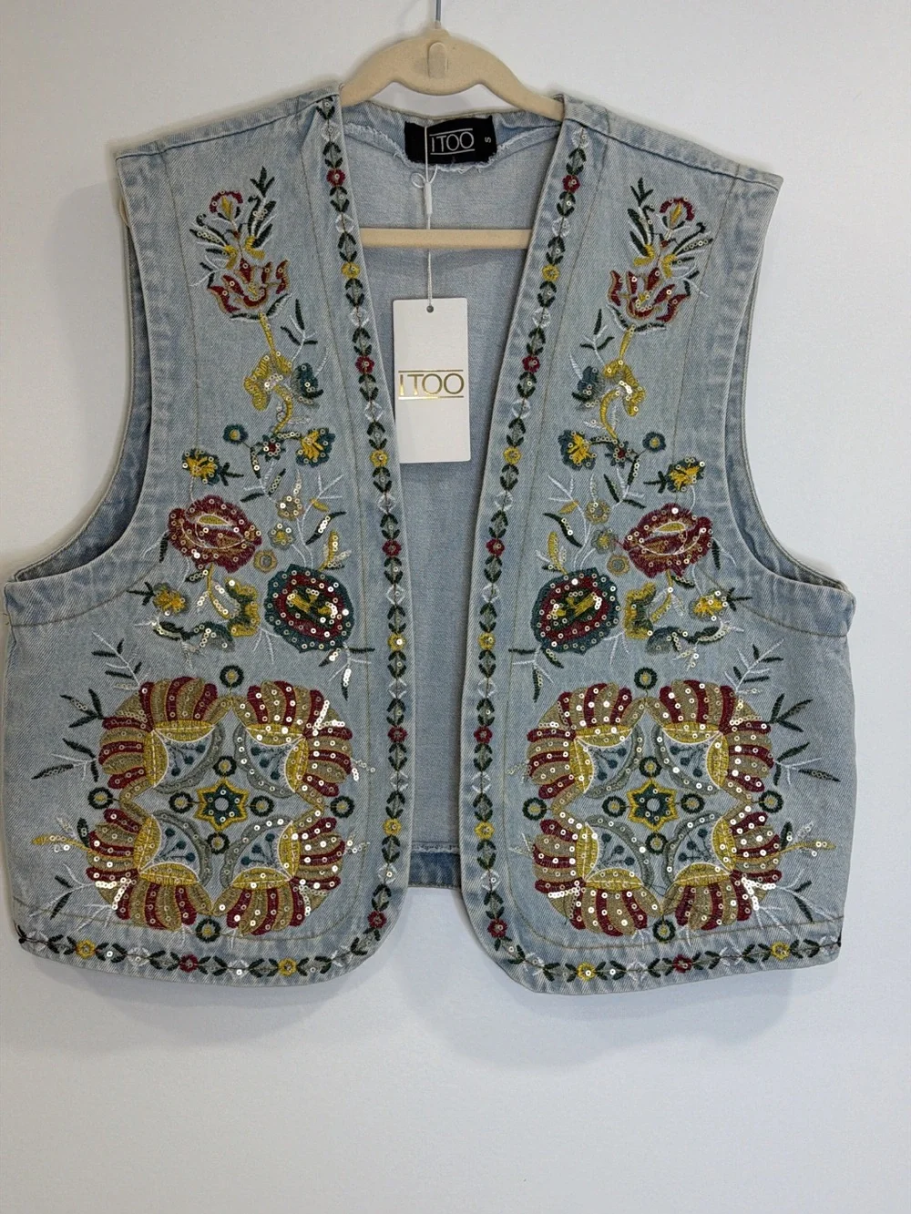ITOO Embroidered Light Wash Denim Vest in Multicolor - Picture 2 of 3